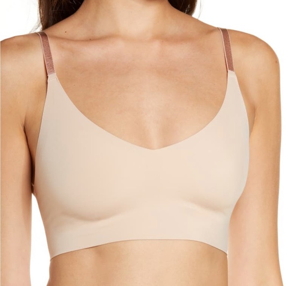 True & Co. Other - True Body Scoop Neck Adjustable Strap Bra L/G